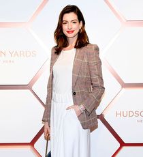 Anne Hathaway, 42 года, США Anne Hathaway, 42 года,